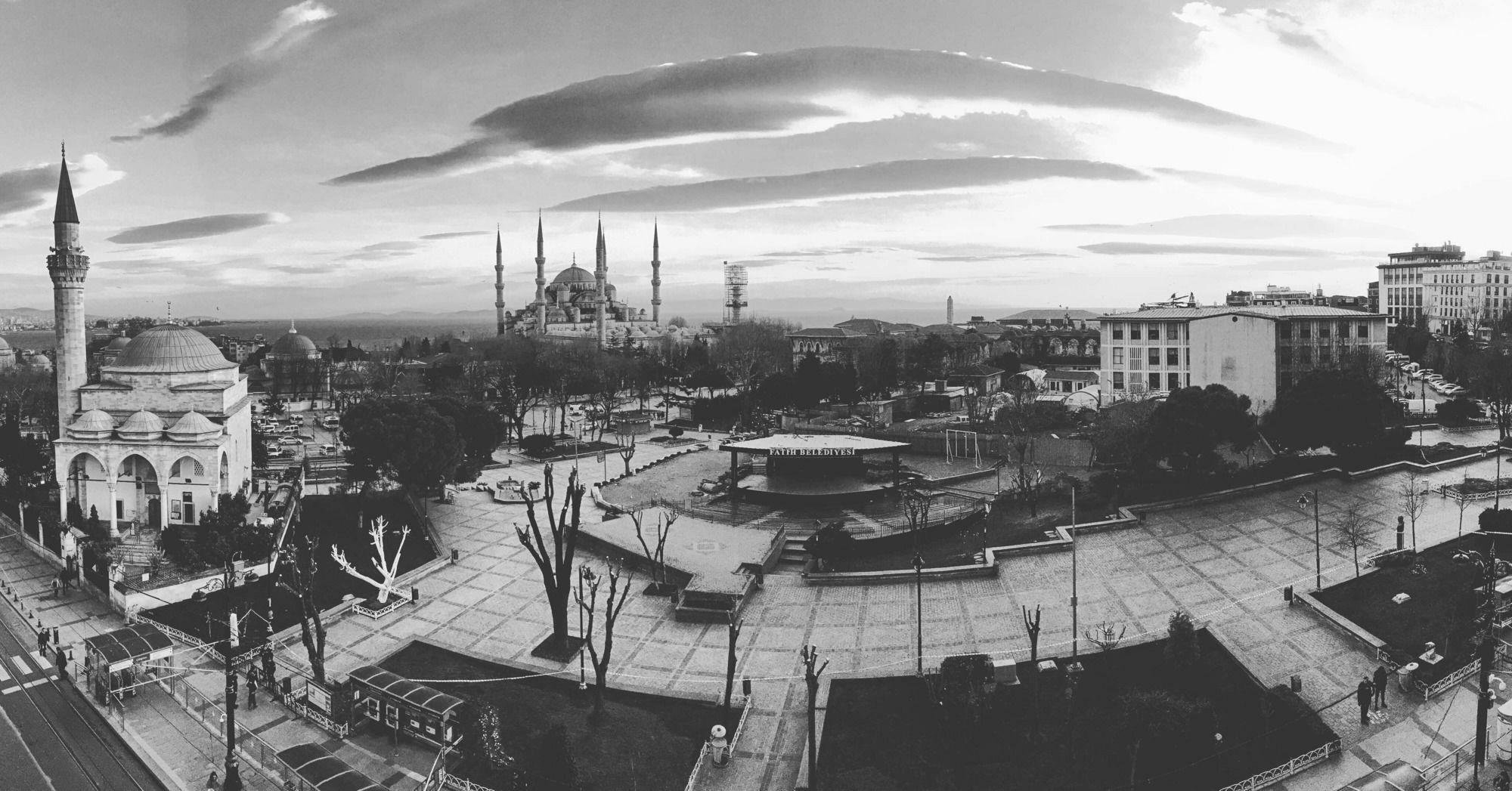 Esra Sultan Petrol Hotel Истанбул Екстериор снимка